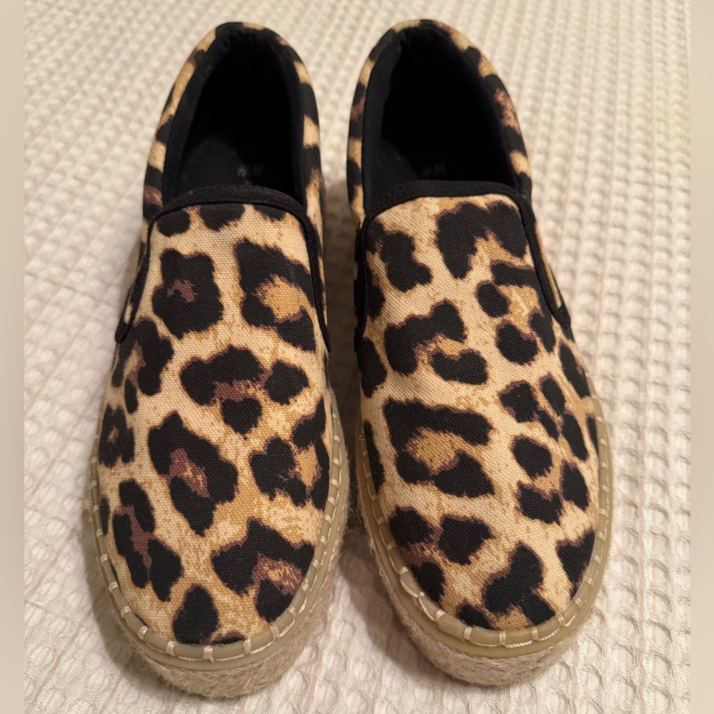 H&M platform Leopard Print Slip-On Espadrilles. Size 8 Excellent Condition!